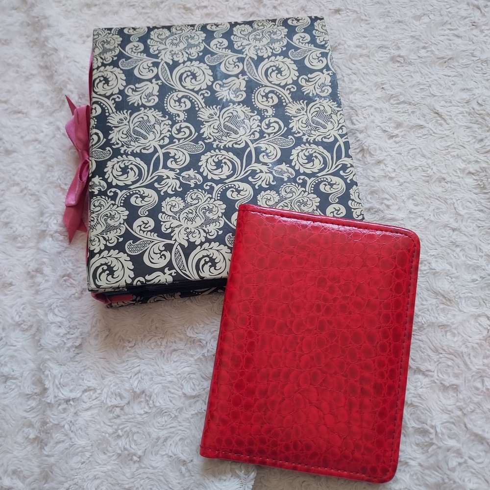 2 Photo Albums 4x6 Pictures Memories Nostalgia Scrapbooking